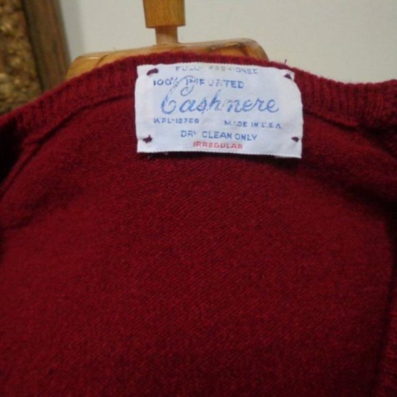 VGUC - 100% CASHMERE IMPORTED Mens 100% Cashmere Burgundy V-Neck Sweater Size L - Picture 6 of 6